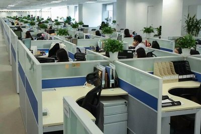 跨界創(chuàng)新 LESS女裝入駐企業(yè)會議室，開啟辦公場景穿搭新紀(jì)元